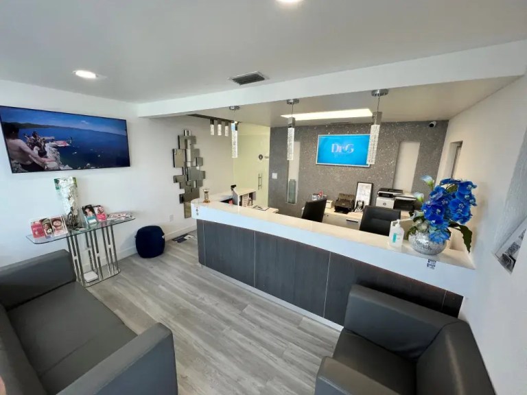 mejor dentista en miami, carillas de porcelana en miami, Botox miami, costo del tratamiento de conducto en miami, elevación de seno nasal en miami, mejores carillas en miami, mejor dentista del sur de florida, mejor dentista cosmético en miami, mejor atención dental en miami, sage dental